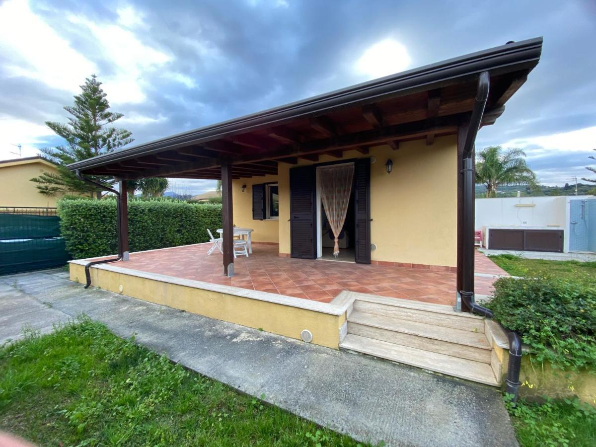 Holiday home Le Coccinelle: Beachfront Retreat With Pool Access Near Cefalù Campofelice Di Roccella