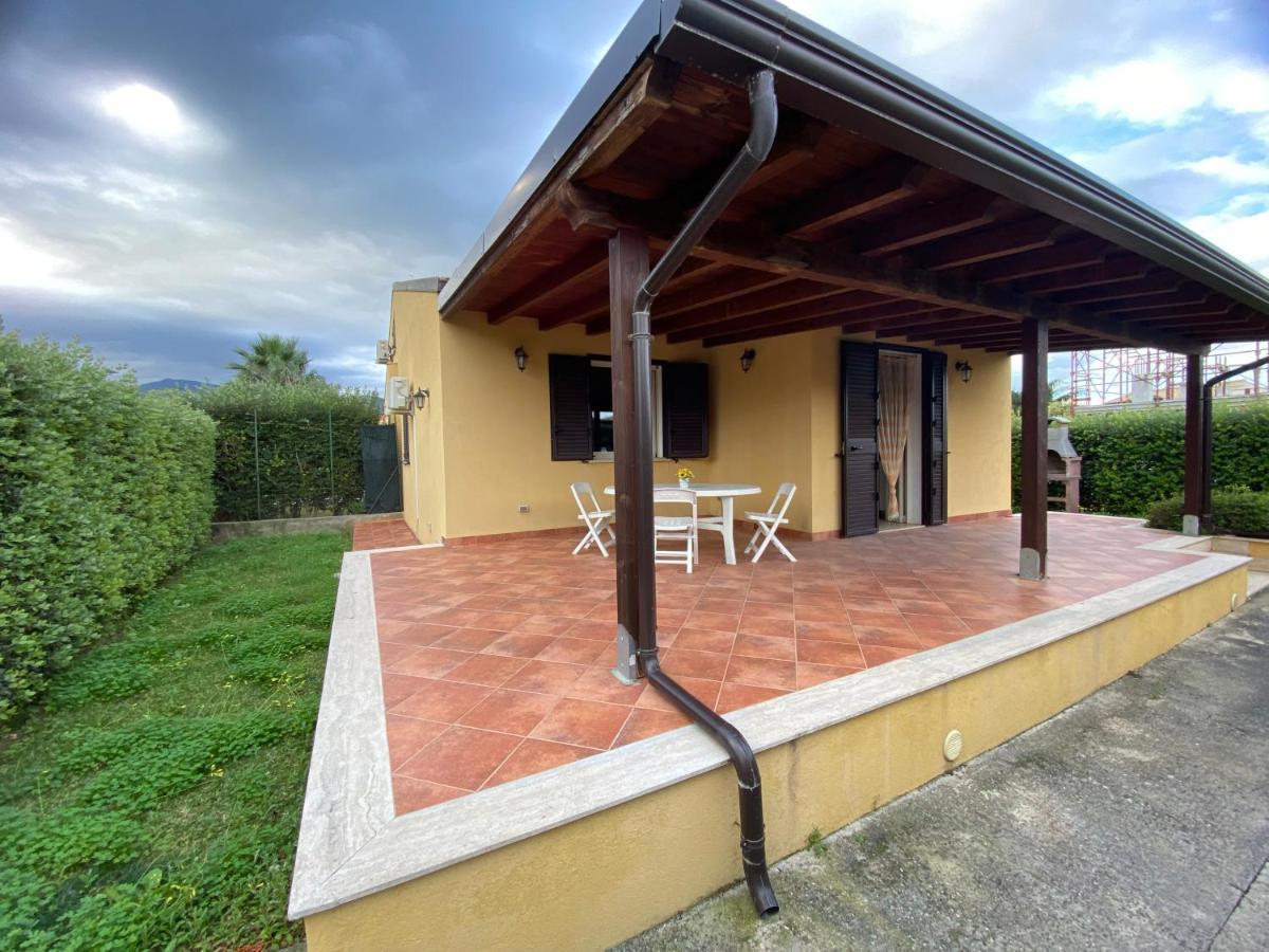 Le Coccinelle: Beachfront Retreat With Pool Access Near Cefalù