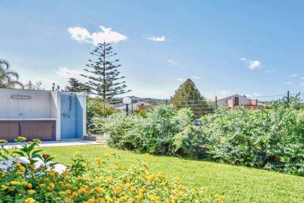 Le Coccinelle: Beachfront Retreat With Pool Access Near Cefalù