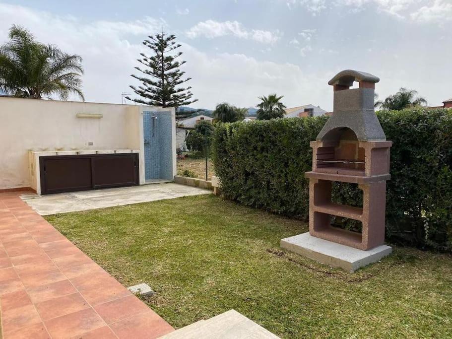 Le Coccinelle: Beachfront Retreat With Pool Access Near Cefalù *