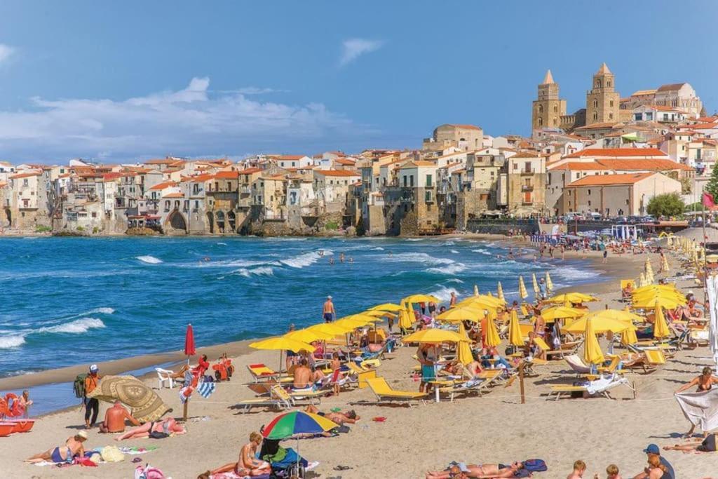 Holiday home Le Coccinelle: Beachfront Retreat With Pool Access Near Cefalù Campofelice Di Roccella