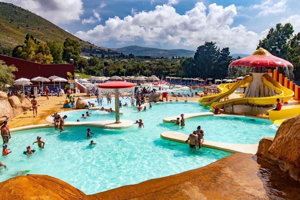 Le Coccinelle: Beachfront Retreat With Pool Access Near Cefalù Holiday home Campofelice Di Roccella