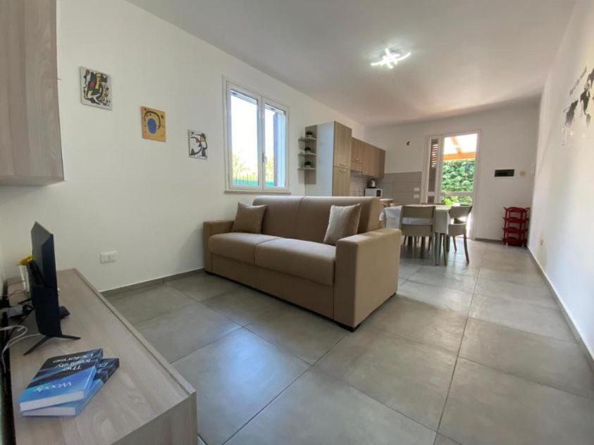 Holiday home Le Coccinelle: Beachfront Retreat With Pool Access Near Cefalù Campofelice Di Roccella